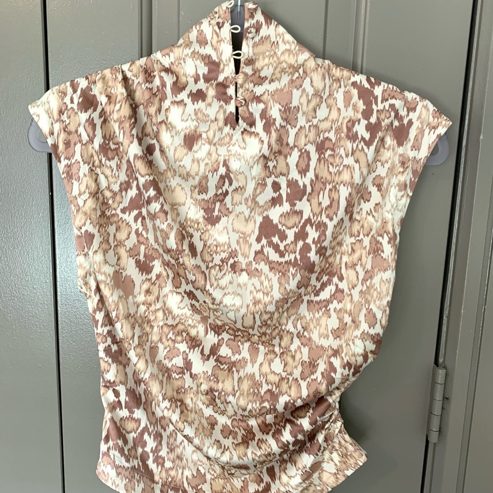 Anthropologie High Neck ruched blouse Tan white pattern.Dressy or casual. Size M - Picture 3 of 6